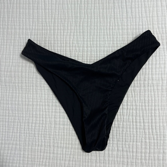 TINI BIKINI Black Swimsuit Set NWT Size Medium - Picture 6 of 7